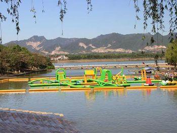 qinglong lake.jpg