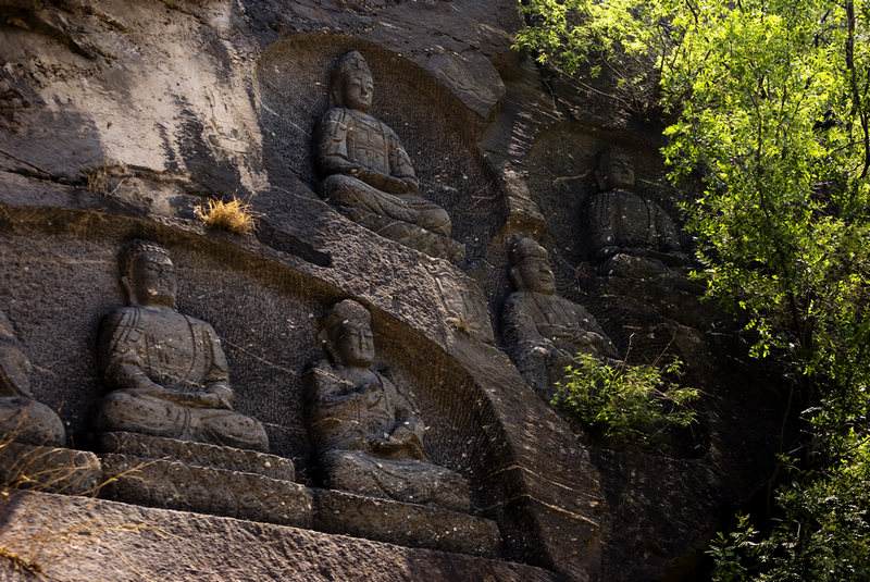 Cliff_Carvings_in_Stone_Buddha_Village_2.jpg