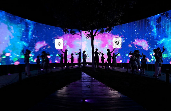 High-tech light show adorns lakeside park.png