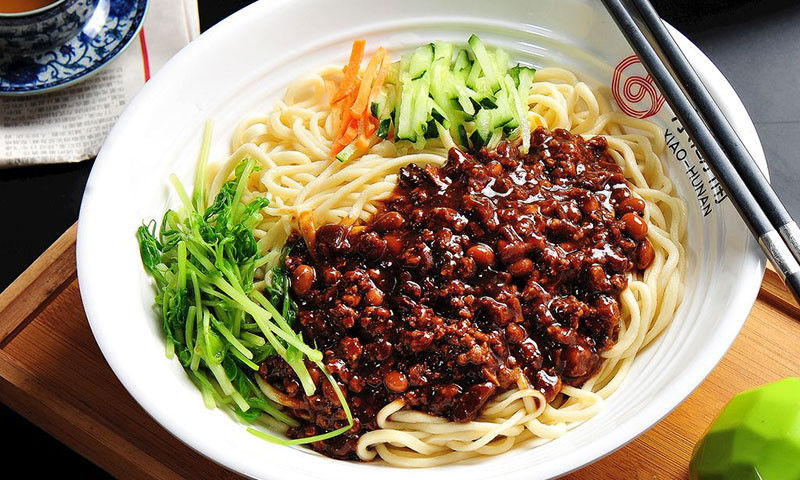 Zhajiangmian (Beijing Noodles with Fried Bean Sauce)