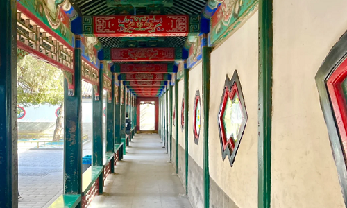 Long-Corridor