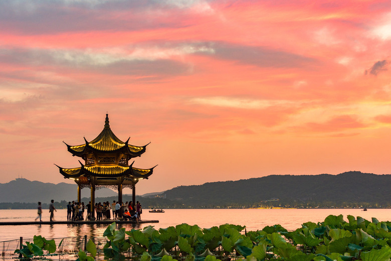 West-Lake-Boat-Cruise