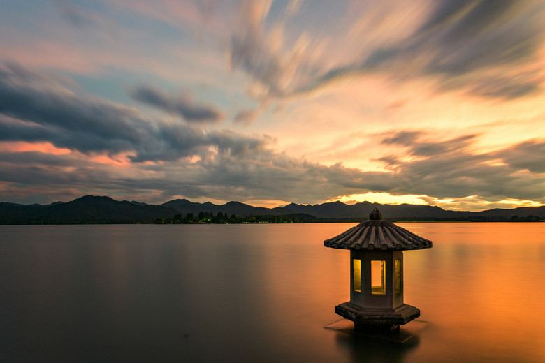 West-Lake-Boat-Cruise-Hangzhou