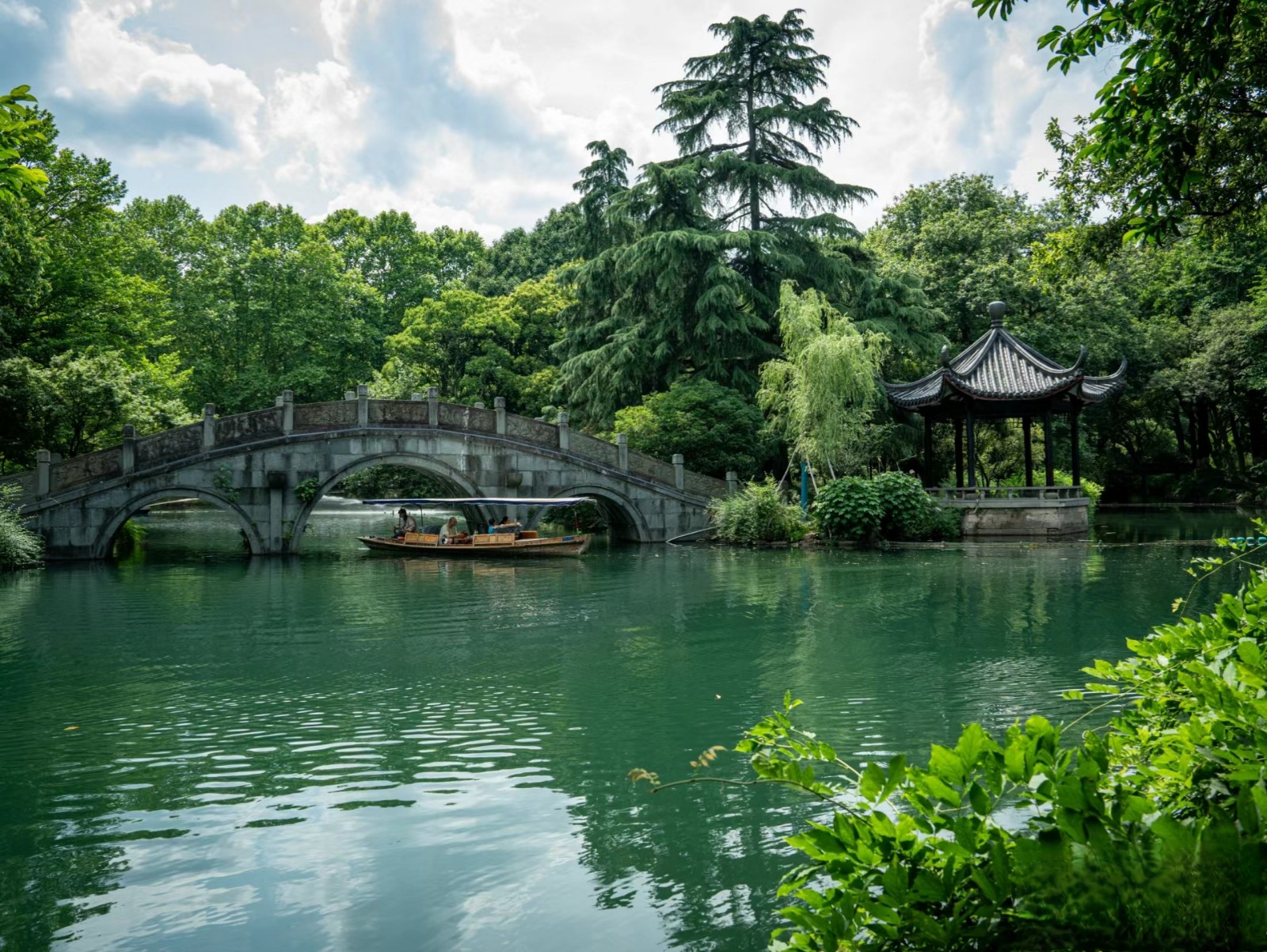 Viewing-Fish-At-The-Flower-Pond