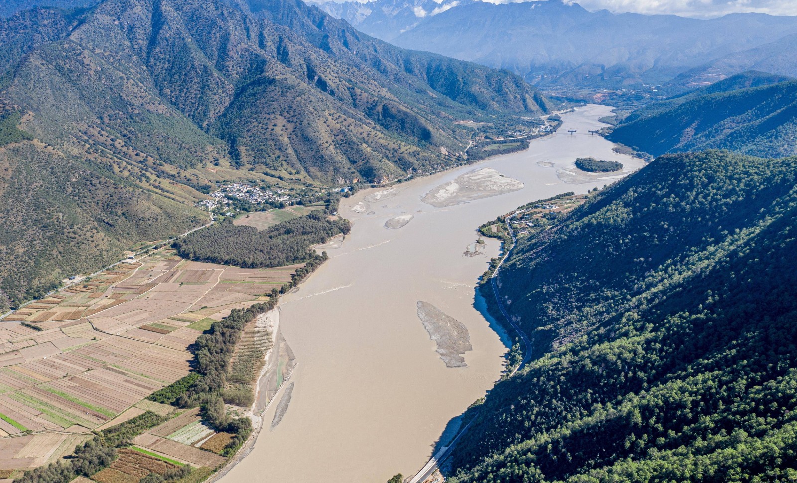 The-First-Bay-of-the-Yangtze-River