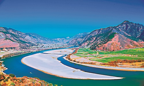 First-Bend-Of-The-Yangtze-River