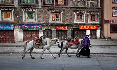 Gyangtse-Old-Street-Tibet