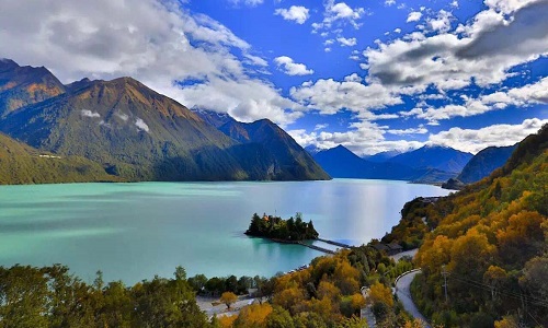 Basum-Tso-Lake-Nyingchi