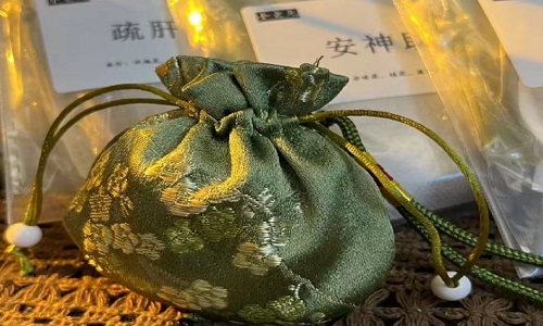 Making-Traditional-Herbal-Sachets-Beijing Making-Traditional-Herbal-Sachets-Beijing